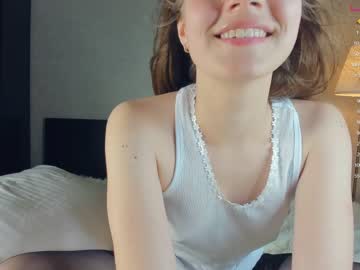 webcam girl youne_and_beautiful live cam image #6320618