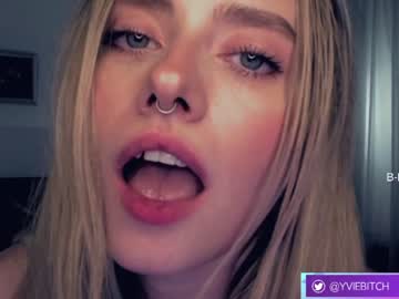 webcam girl _yvie_ live cam image #6481597