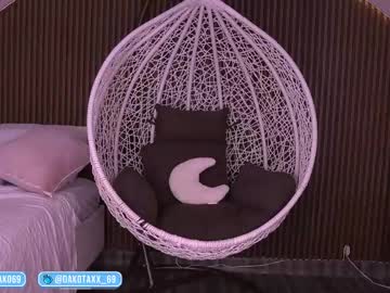 webcam girl dakota_leex live cam image #12577951