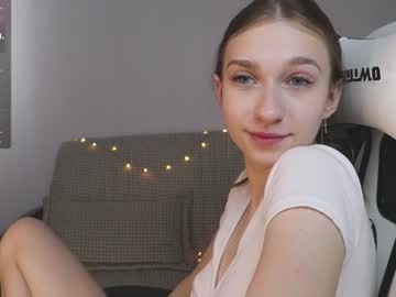 webcam girl alisaa_01 live cam image #10274345