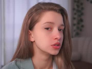 webcam girl little_poetry live cam image #12493656