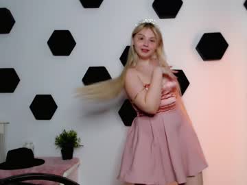 webcam girl shy_blondiee live cam image #5207811