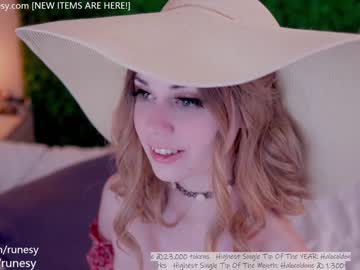 webcam girl runesy live cam image #6354847