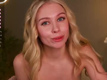 webcam girl aleksa_cutie live cam image #12208567