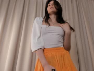 webcam girl peek_in_my_window live cam image #9377443