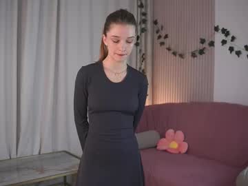 webcam girl little_poetry live cam image #12125477