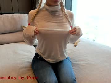 webcam girl carolinaherera live cam image #12747174