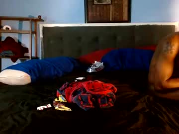 webcam man pantslesstraveler_plt live cam image #3842828