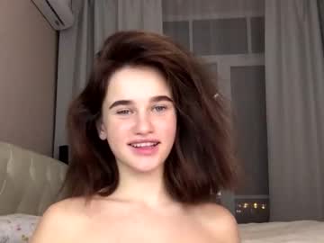 webcam girl ella_hey live cam image #4312891