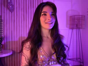 webcam girl lau__1 live cam image #8367259