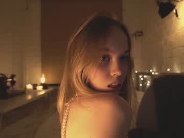 webcam girl bibi_it_is live cam image #4042914