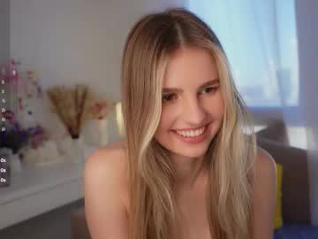 webcam girl fluffy_angel live cam image #12277928