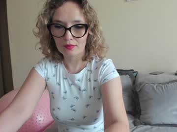 webcam girl emilymilf__ live cam image #5174280