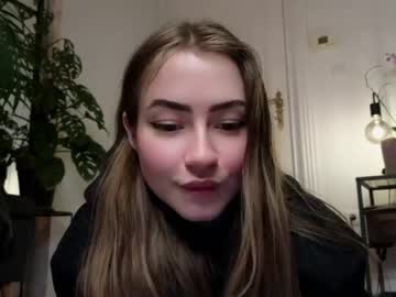 webcam girl strawberryjamx live cam image #8024548