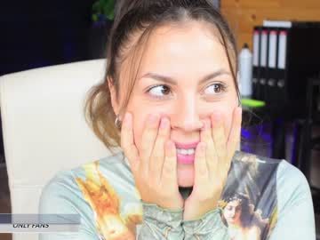 webcam girl daily_stories live cam image #8281621