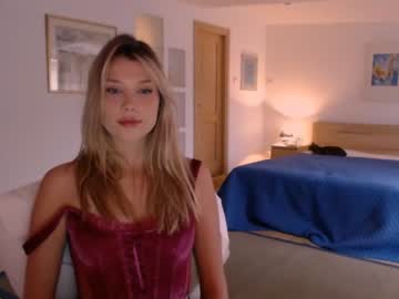 webcam girl bitter_moon live cam image #4925492