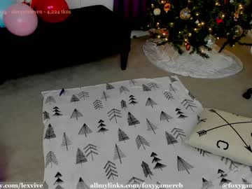 webcam girl foxy_gamer live cam image #4564215