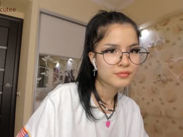 webcam girl akino_17 live cam image #1675739