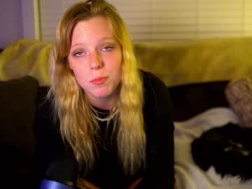 webcam girl crimsonxrapture live cam image #695858