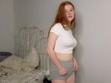 webcam girl foxxx_tail live cam image #12144446