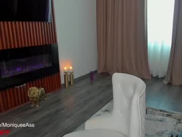 webcam girl moniqueeass live cam image #4010648
