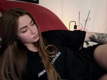 webcam girl strawberryjamx live cam image #8072161
