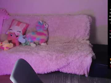 webcam girl queen_kitty1818 live cam image #12323579