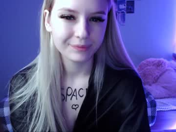 webcam girl whimsical_joy live cam image #7952895