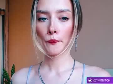 webcam girl _yvie_ live cam image #4508597
