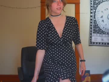 webcam girl crimsonxrapture live cam image #2395894