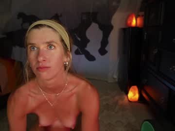 webcam girl lucy_gooosey live cam image #9601147