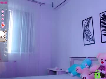 webcam girl small_blondee live cam image #4574846