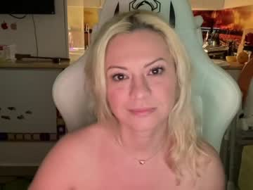 webcam girl kiradivine live cam image #5111337