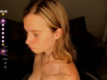 webcam girl lynnatlee live cam image #9838433