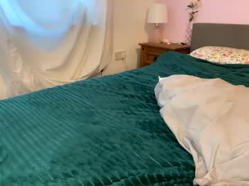 webcam girl cheekykatx live cam image #12325082