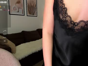 webcam girl intrigueeme live cam image #2452321