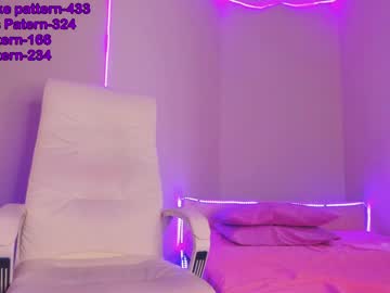 webcam girl tiny_cute live cam image #5942793