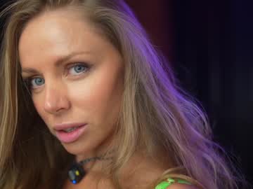 webcam girl eva_fashionista live cam image #10208131