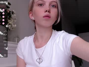 webcam girl small_blondee live cam image #3398722