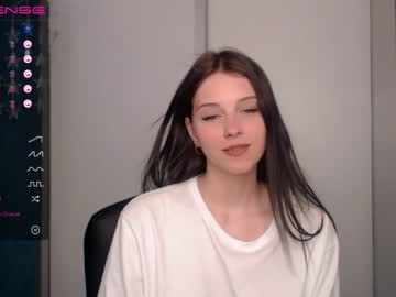 webcam girl lilliasweety live cam image #2478024