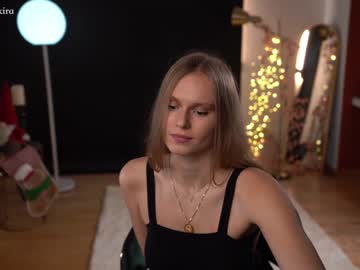 webcam girl chillwithkira live cam image #4511823