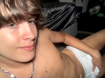 webcam man jungleliving333 live cam image #2223642