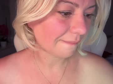 webcam girl kiradivine live cam image #12996854