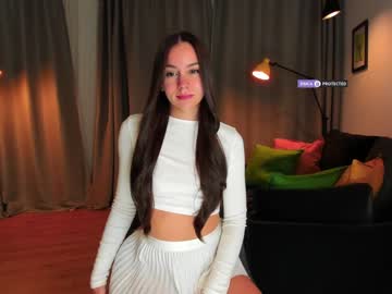 webcam girl intrigueeme live cam image #8358927