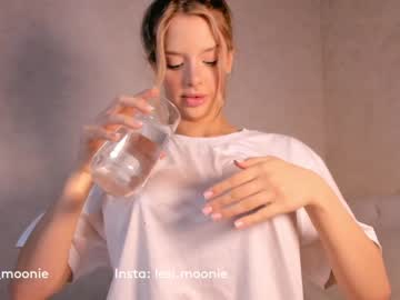 webcam girl lesi_moonie live cam image #9442890