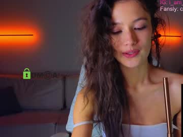 webcam girl crazzy_cherry live cam image #12599241