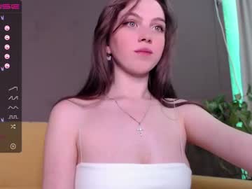 webcam girl small_blondee live cam image #2394016