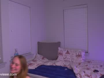 webcam girl maggielovieee live cam image #1585493