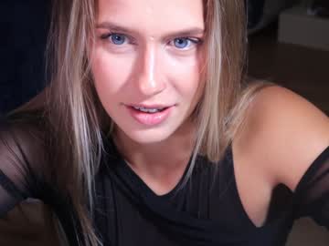 webcam girl ella_twinkle live cam image #10688649
