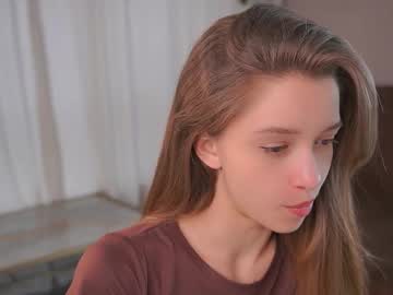 webcam girl little_poetry live cam image #12259035